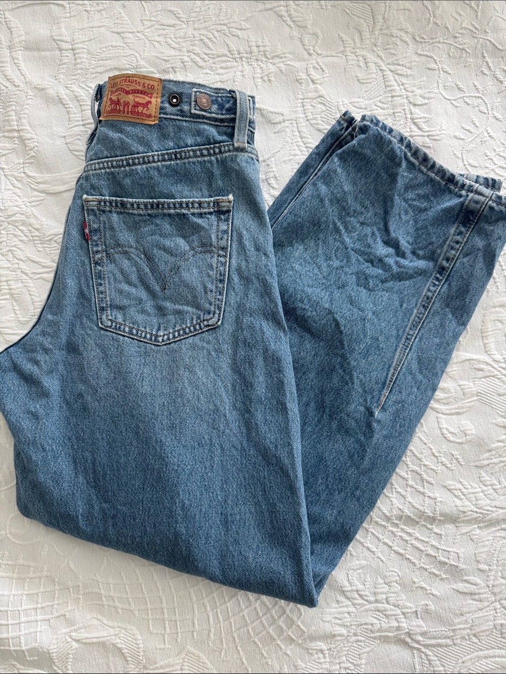 Levi's Men's Medium Blue Relaxed Jeans